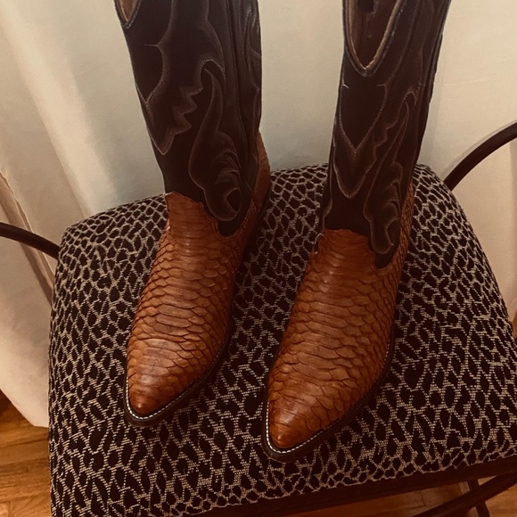 Brown and Black Western Boots - Picture 2 of 6